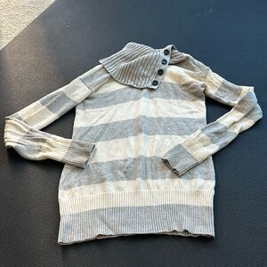 💜5 for $25 Banana Republic grey striped sweater